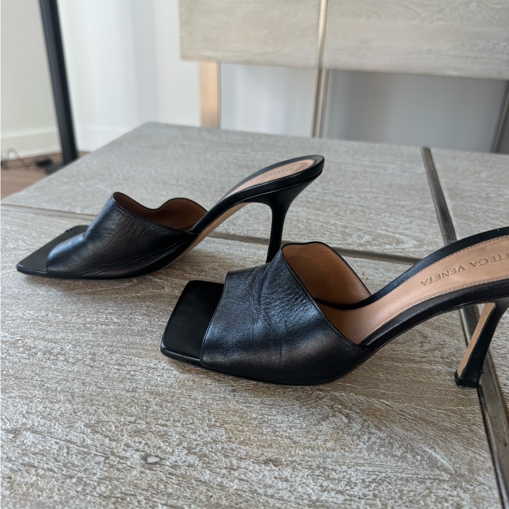 Bottega Veneta Black Leather Slides - Picture 2 of 4